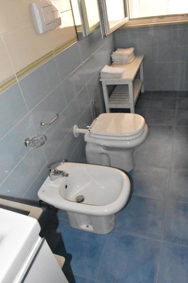 דסנזאנו דל גארדה Garda Fantasy Apartment - Jacuzzi מראה חיצוני תמונה